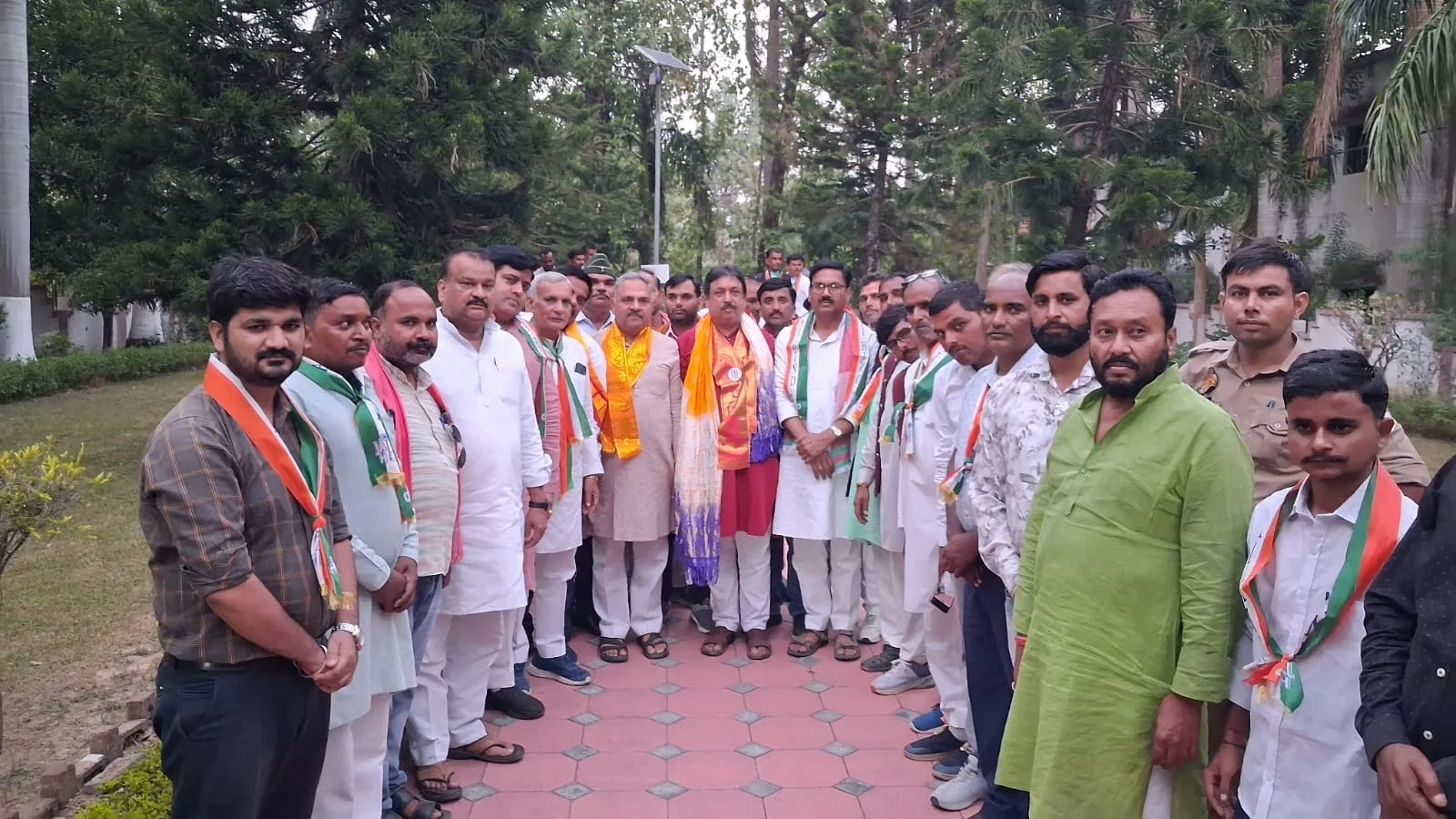 सिउरा में रेजांगला रज कलश यात्रा के स्वागत को उमडे लोग