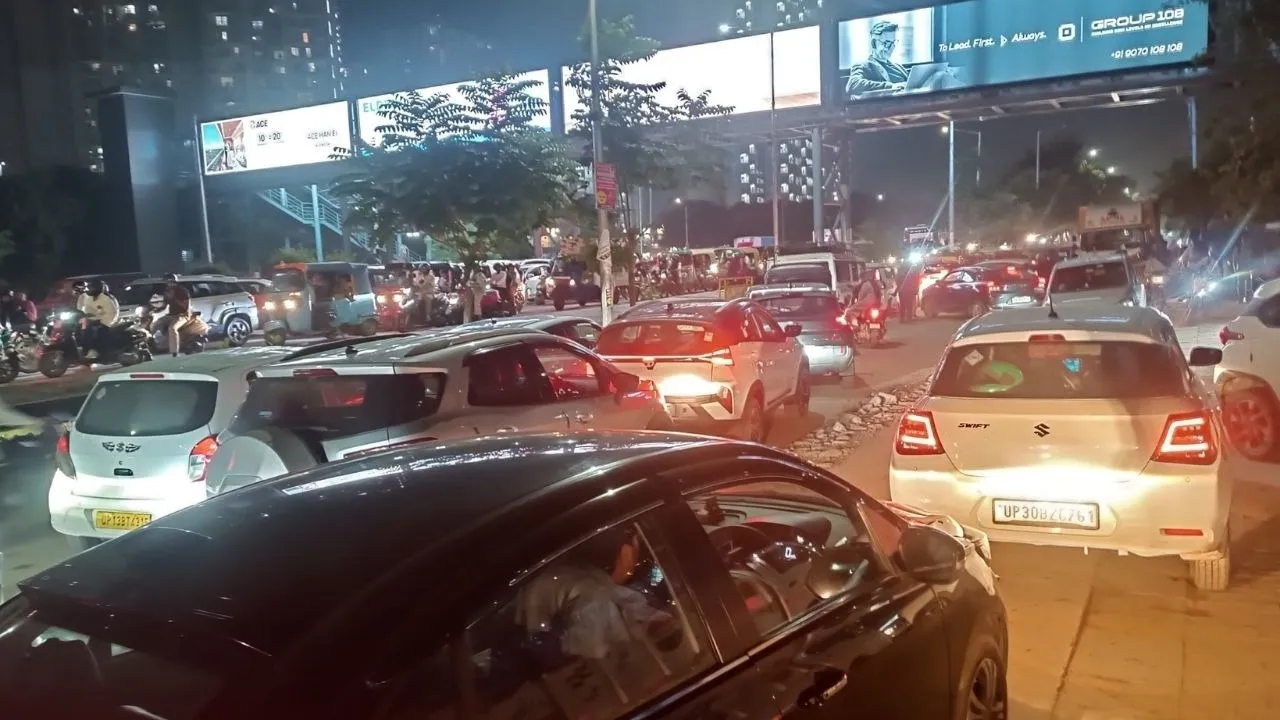 Traffic in Greater Noida West