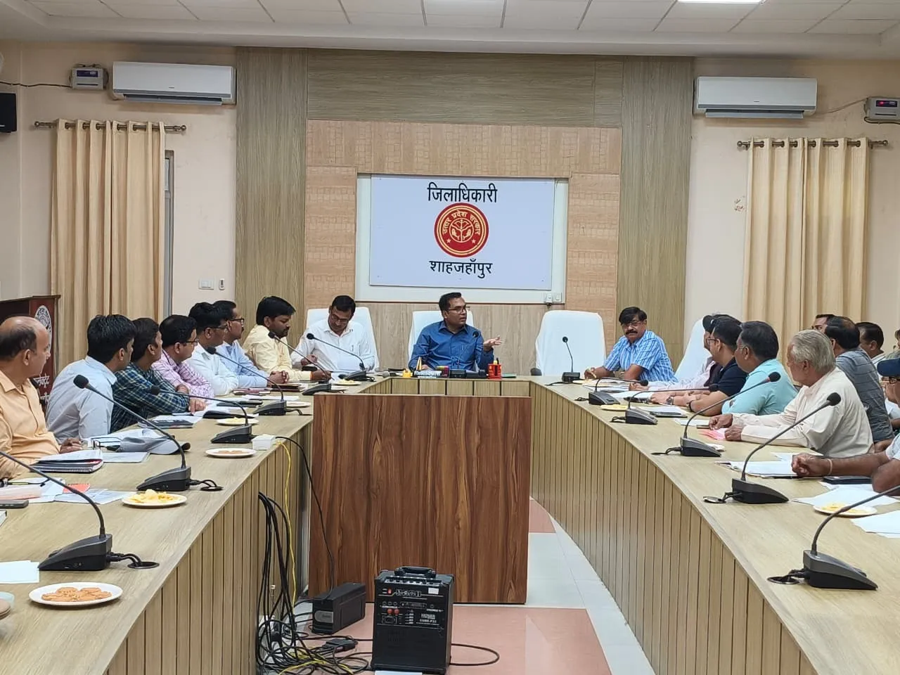 DM ने सभी अधिकारियों को निर्देश दिया