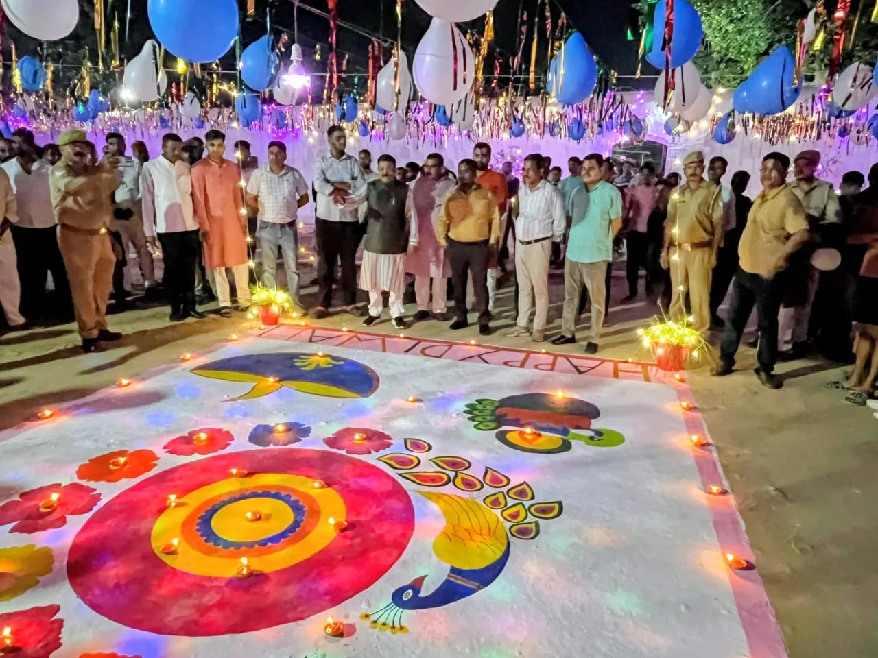 जिला कारागार में आयोजित दीपोत्सव में शामिल डीसीबी चेयरमैन डीपीएस राठौर व अन्य