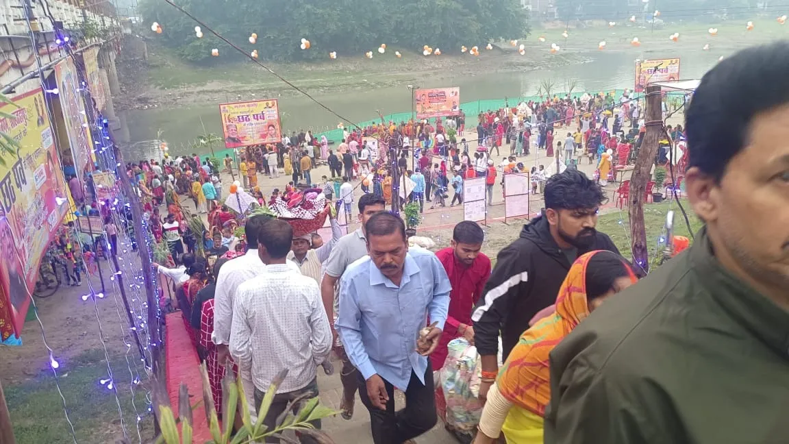 छठ घाट का दृश्य