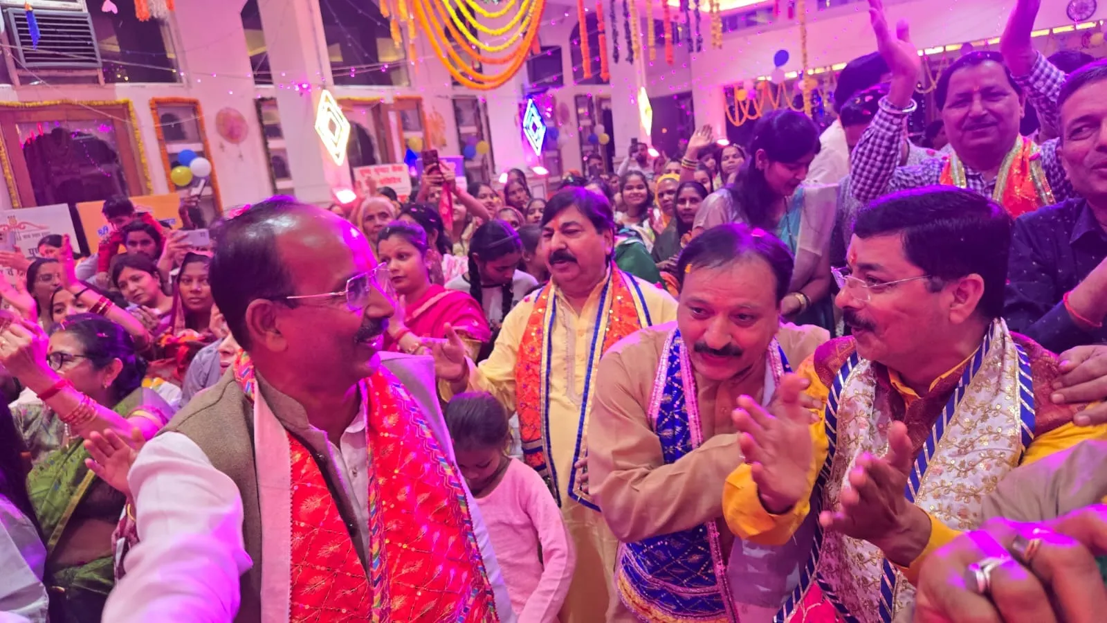 शाहजहांपुर में खाटू श्याम बाबा जन्मोत्सव में उमडे श्रद्धालु,  आस्था के सागर लगाए श्रद्धा भक्ति के गोते