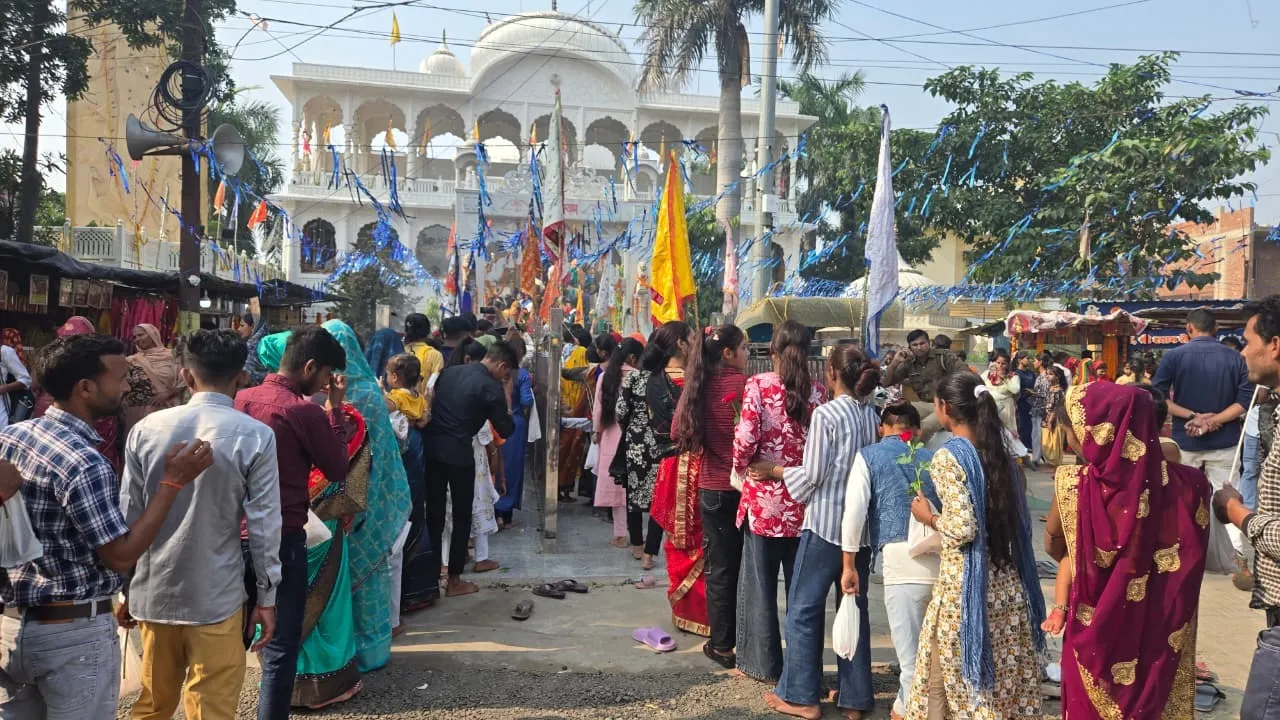 खाटू श्याम मंदिर में जन्मोत्सव पर दूर-दूर से श्रद्धालु पहुंचे। भक्तों की भारी भीड़