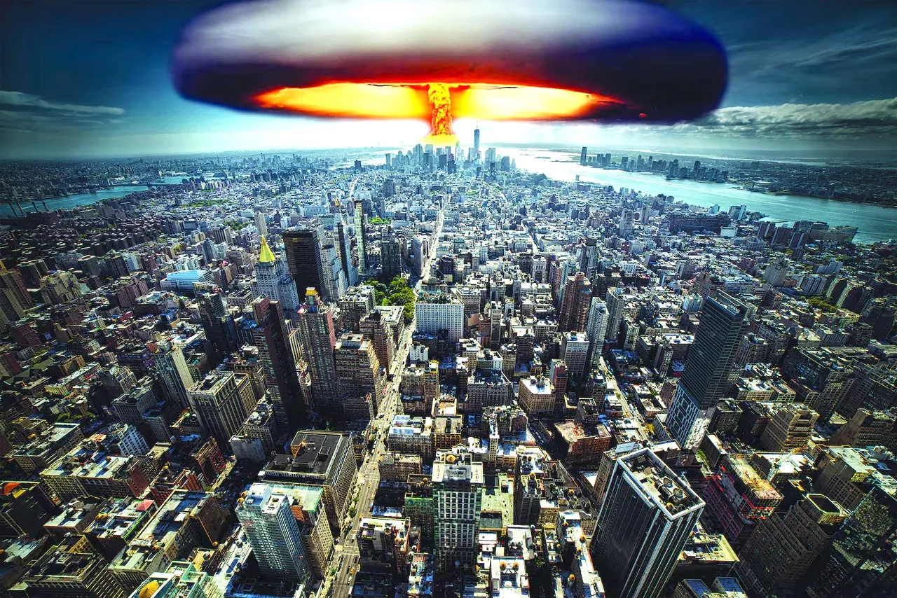 परमाणु परीक्षण की होड़ ने दी World War-3 की चेतावनी, जानें किन देशों के पास हैं कितने Nuclear Weapons? | यंग भारत न्यूज