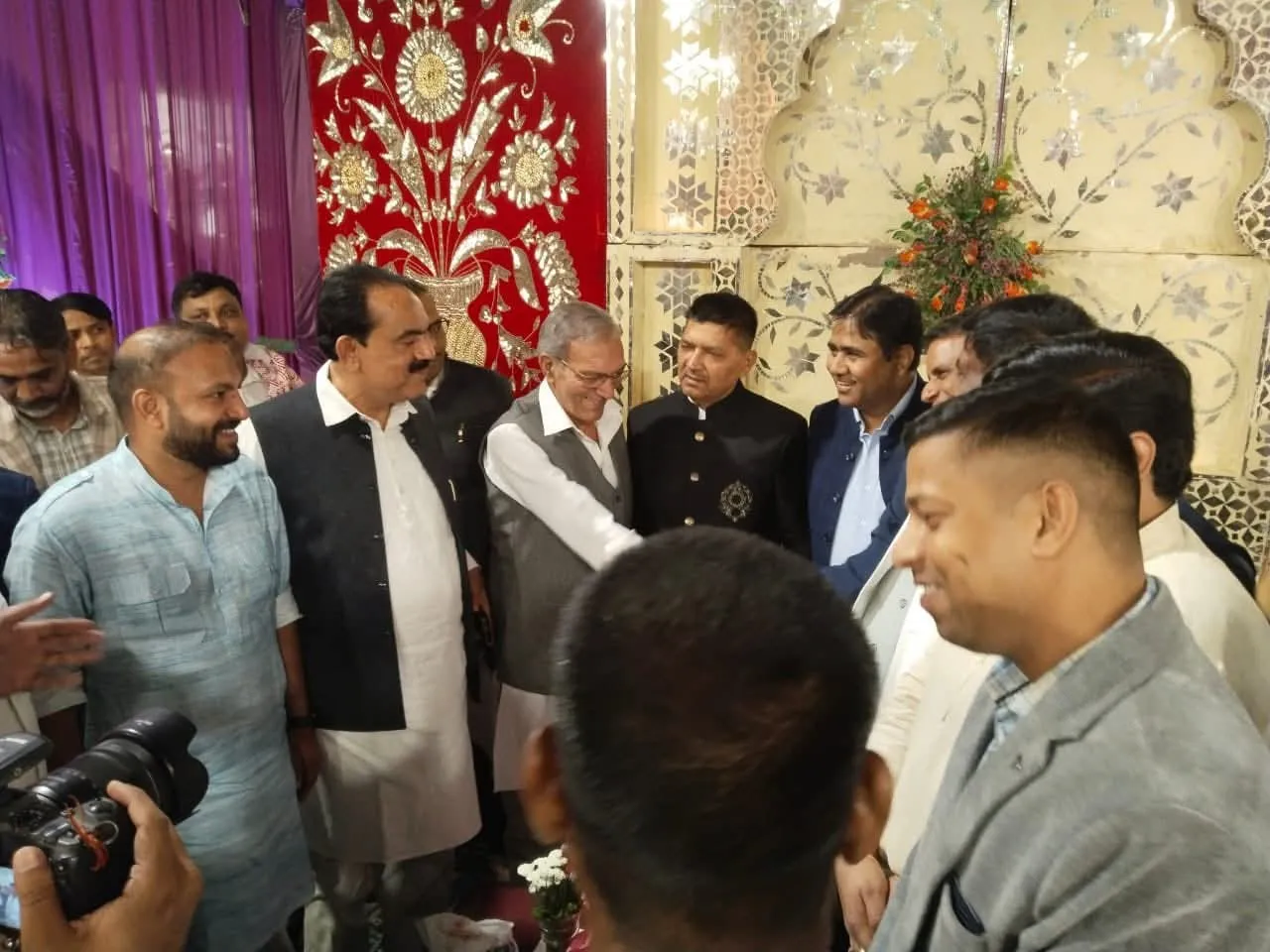 पूर्व सांसद वीरपाल सिंह यादव समेत अन्य नेता