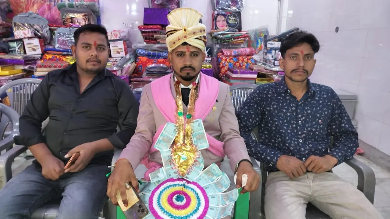 सालिग्राम तुलसी विवाह के दौरान सजा दुल्हा