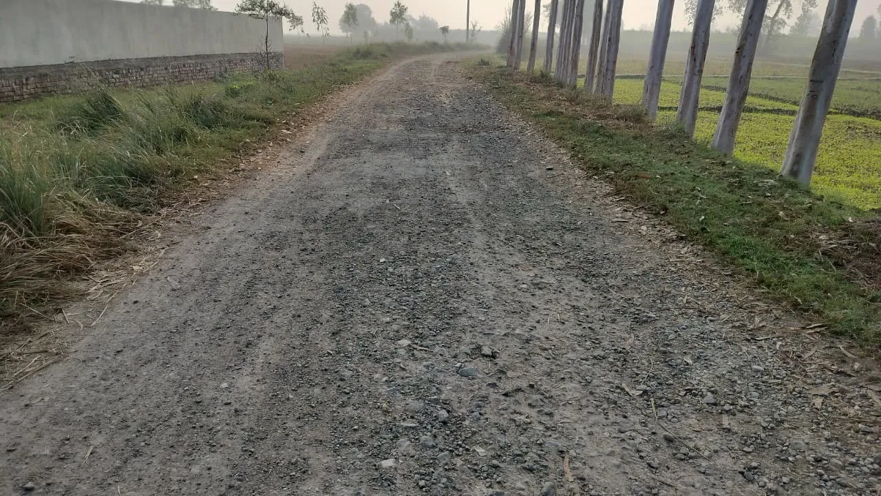 टूटी सड़क से परेशान क्षेत्रवासी ना हो रही कार्रवाई