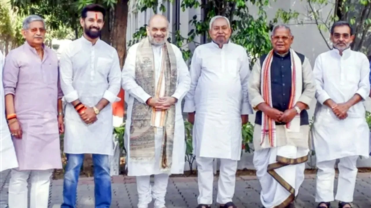 बिहार चुनाव 2025 : क्या है 122 सीटों का SWOT विश्लेषण, कौन मारेगा बाज़ी? | यंग भारत न्यूज