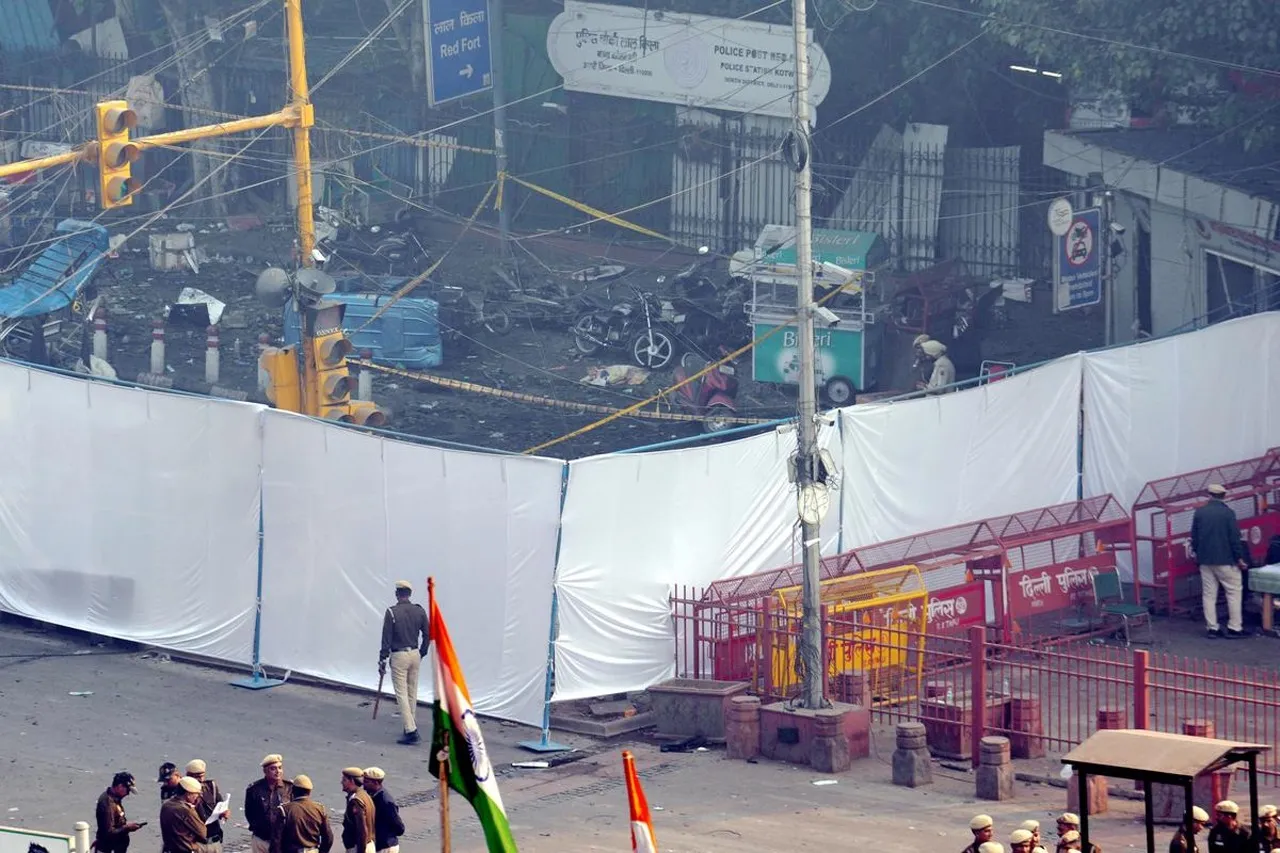 Delhi Red Fort Blast 2025 : 'मुस्लिम डॉक्टर्स का आतंकी नेटवर्क' कैसे एक IPS डॉक्टर ने देश को दहलाने से बचाया? | यंग भारत न्यूज