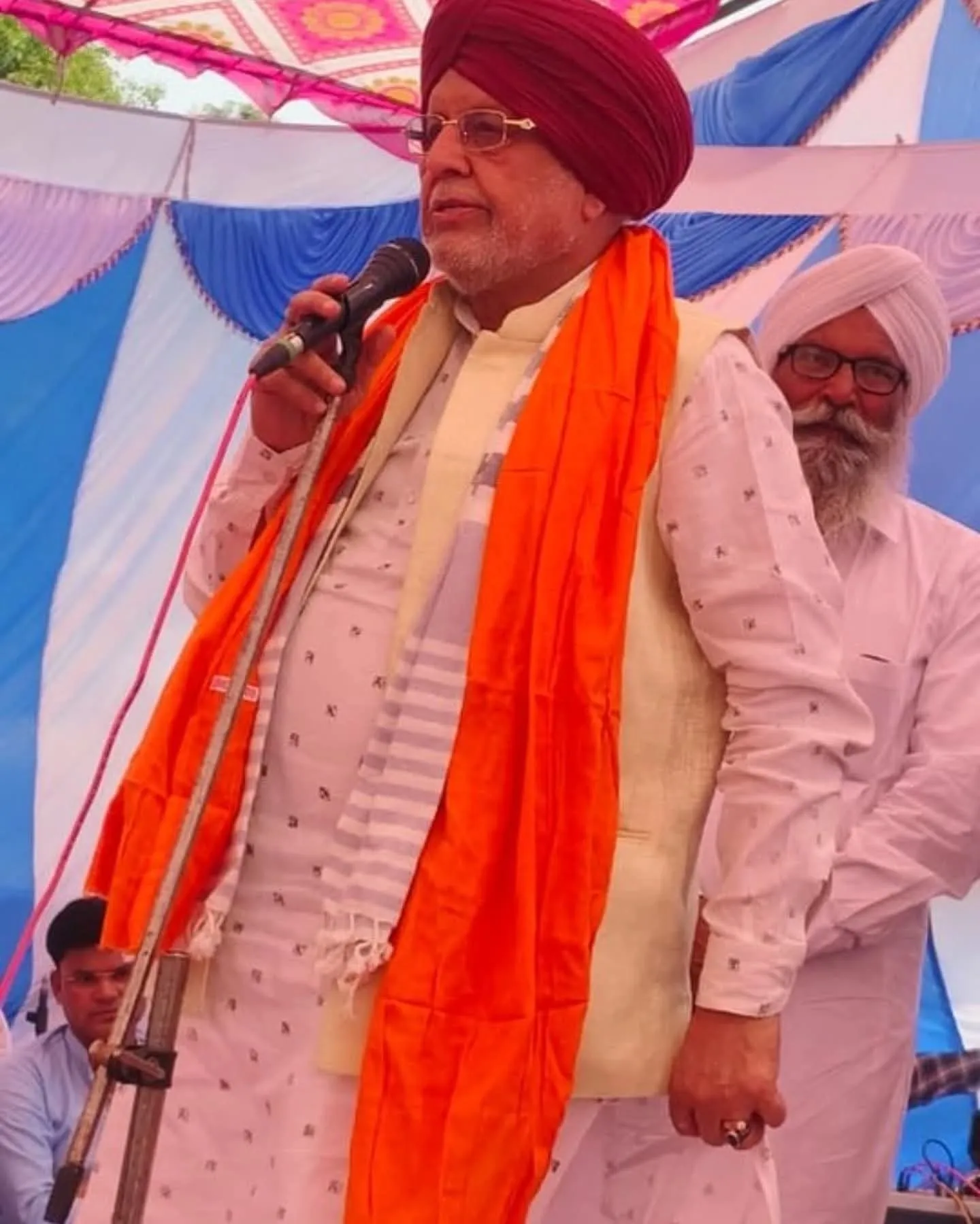 गुरुद्वारा में संत समागम को संबोधित करते वित्तमंत्री सुरेश खन्ना