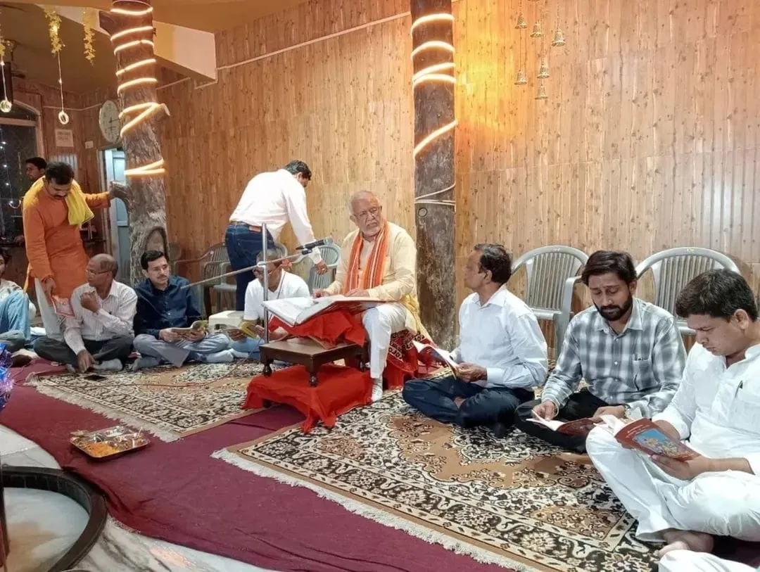 हनुमतधाम में श्रीरामचरित मानस का पाठ करते वित्तमंत्री सुरेश खन्ना