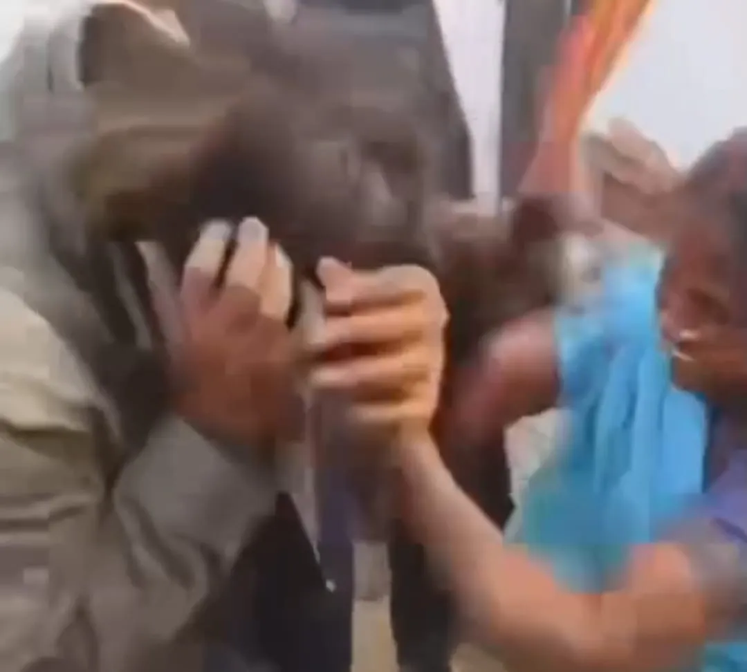 युवती के परिजनों ने युवक से की पूछताछ, मारपीट की स्थिति