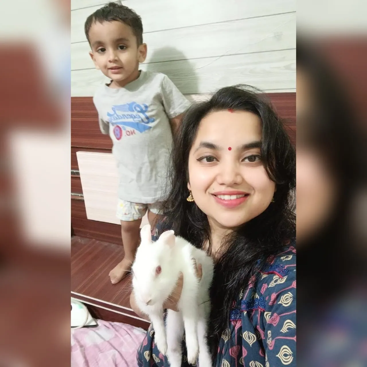 खरगोश के साथ डा दीप्ति सिंह