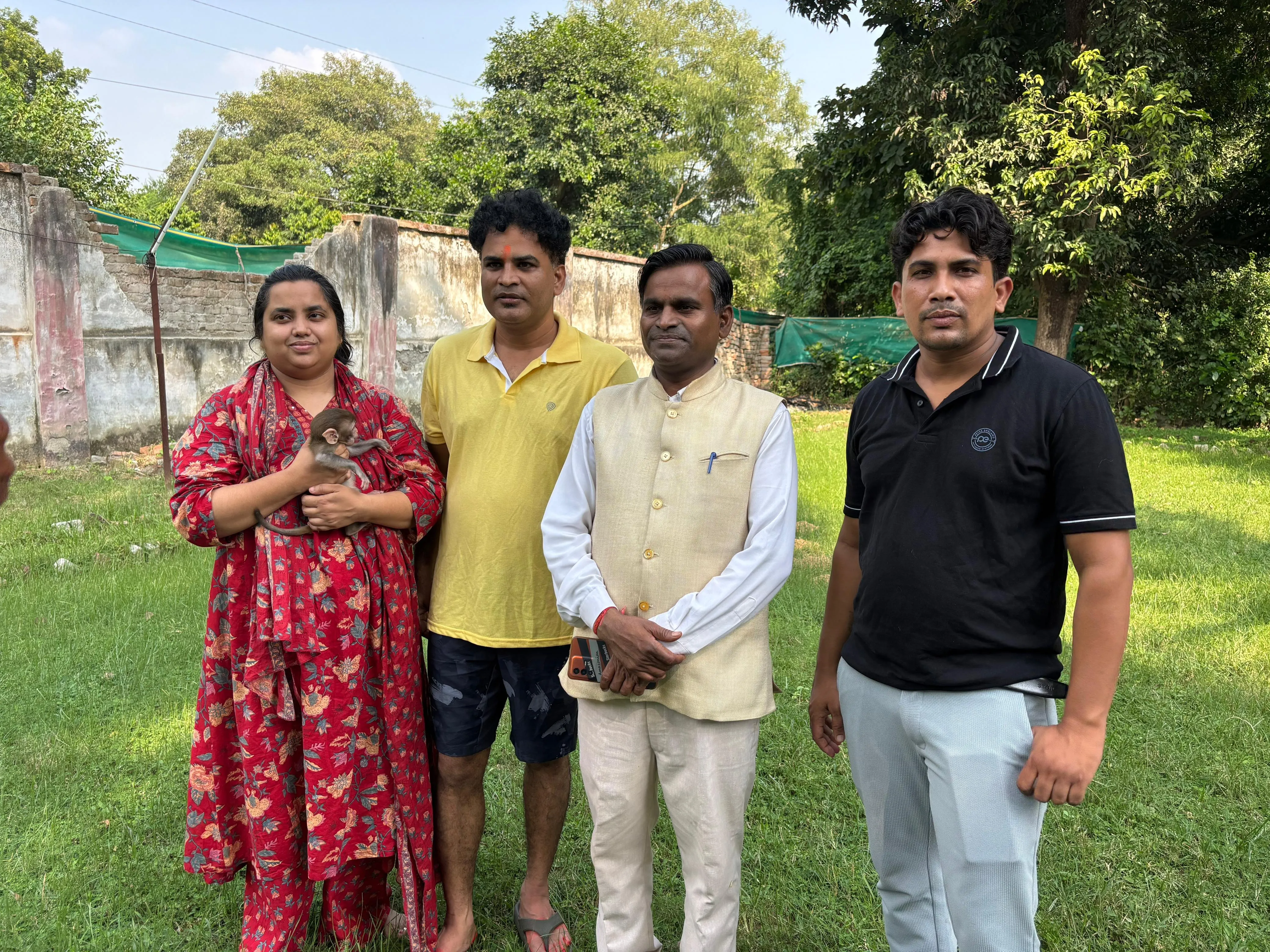 पति डा अजय कुमार यादव के साथ ओसीएफ की प्रधान चिकित्साधिकारी डा दीप्ति सिंह