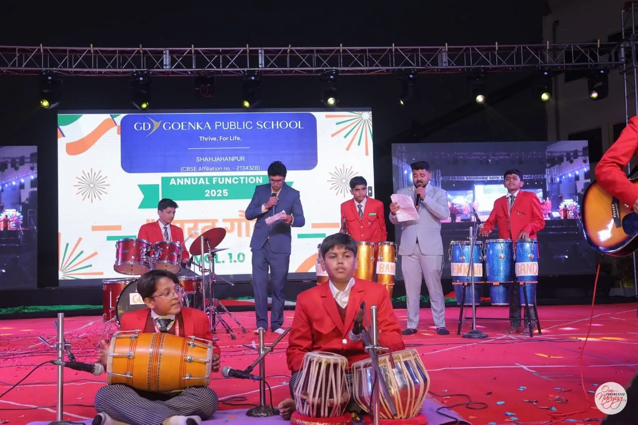 जीडी गोयंका पब्लिक स्कूल में आयोजित भारत गौरव  कार्यक्रम प्रस्तुत करते बच्चे