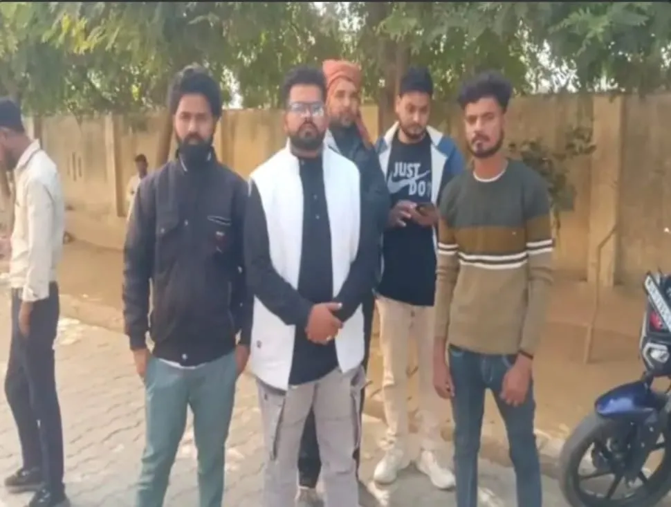 मौके पर पहुंचे परिवार वाले और रिश्तेदार