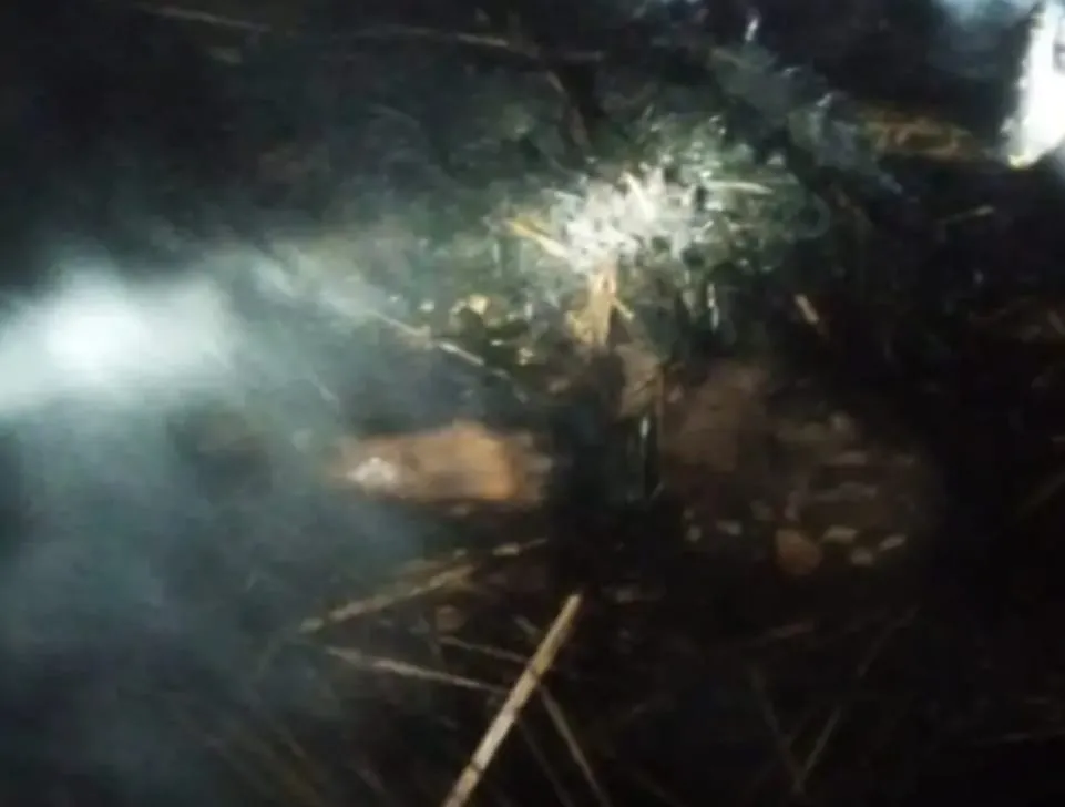 शाहजहांपुर अलियापुर बरनावा गांव में आधी रात लगी भीषण आग झोपड़ी में बुजुर्ग की दर्दनाक मौत परिवार में कोहराम