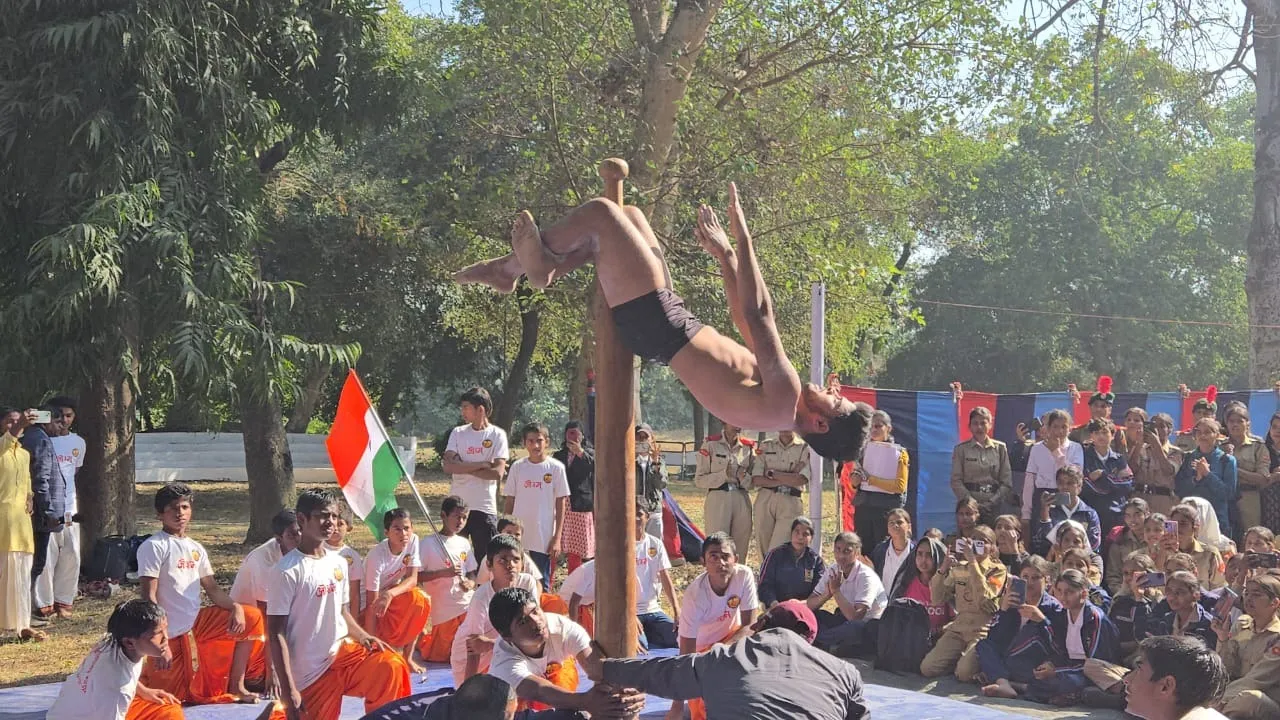 एनसीसी स्थापना दिवस समारोह में मौज्द अधिकारी