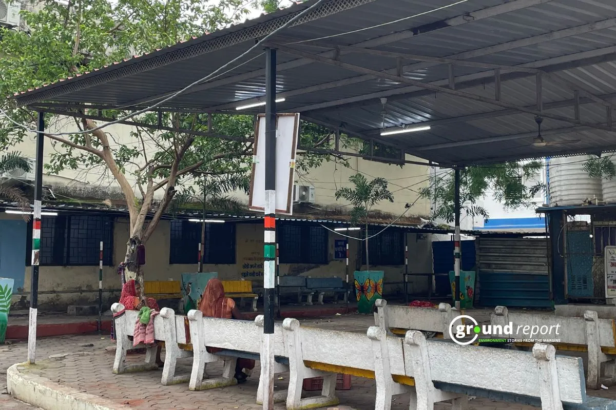 A tin shed outside Sehore hospital where the patient's relatives can sit.