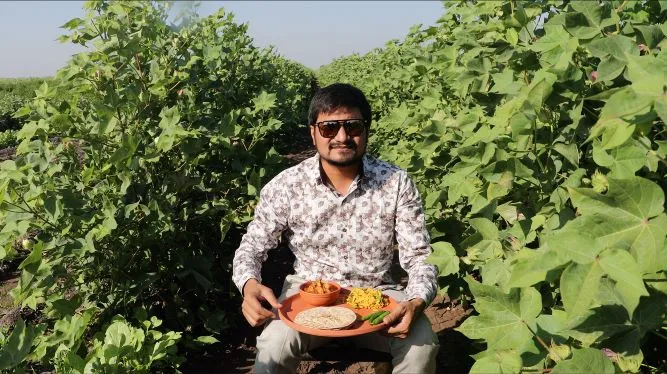 Nikunj Vasoya showing his dish
