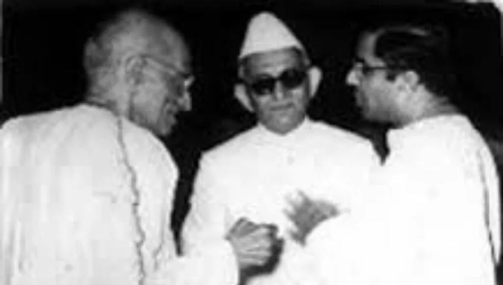 K M MUNSHI AND GANDHI