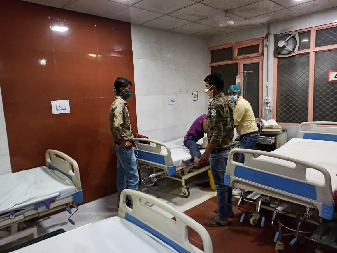 Journalists helping poor migrants