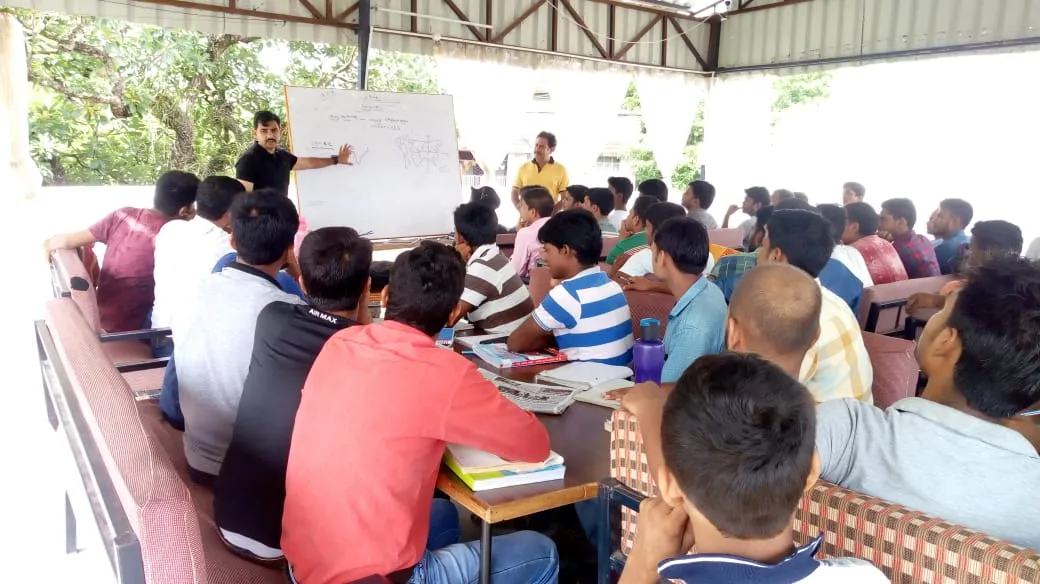 Jharkhand DSP teaching poor students
