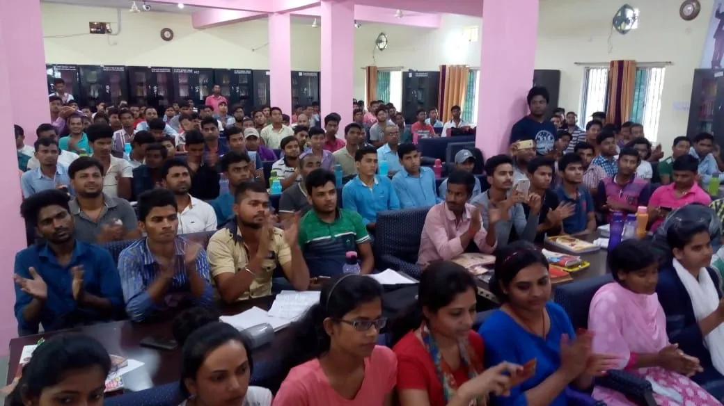 Jharkhand DSP teaching poor students