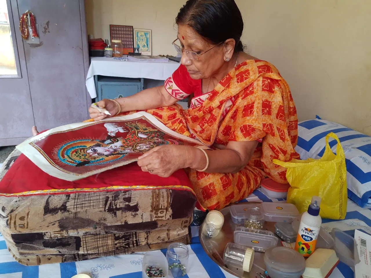 Bengaluru Woman Stitching Masks