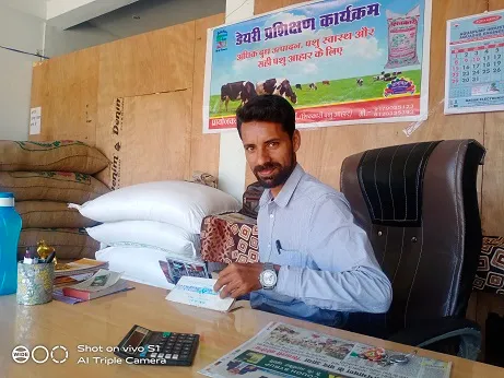 Madhya Pradesh Man Left Job Started Animal Food Business