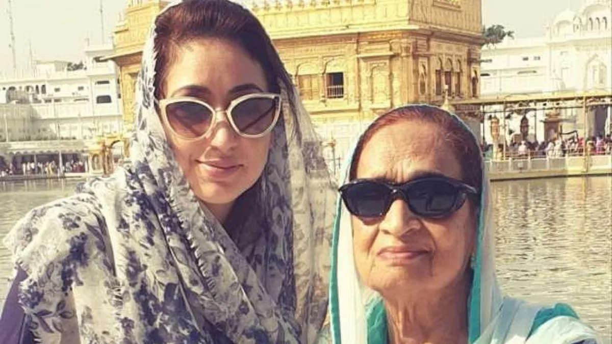 Grandma-granddaughter duo