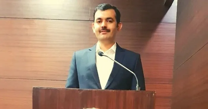 Mumbai IRS Officer