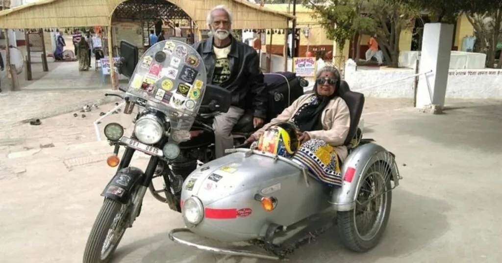 Vadodara travelling Couple