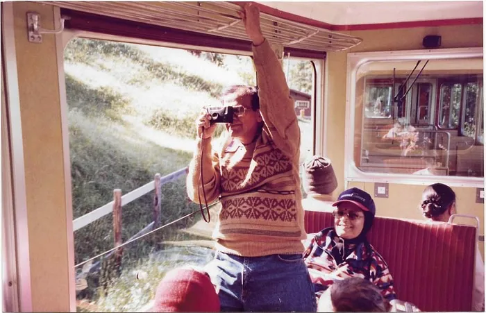 Arun Narayan Sabnis travelling in a train 