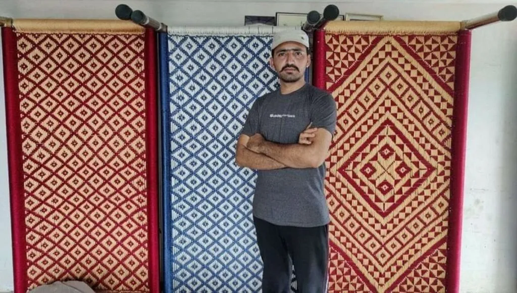 Mustafa Bhai making designer khat