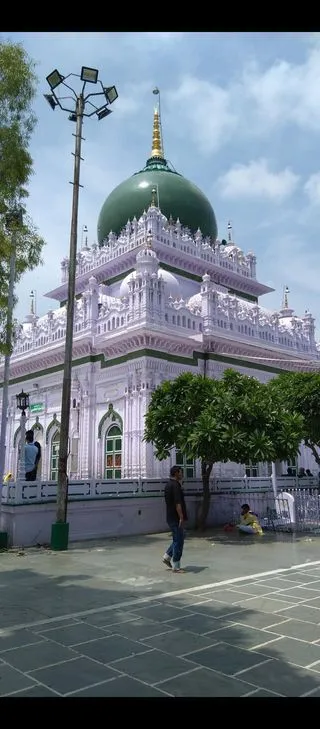 Dewa Sharif Dargah is 37 Km away from Lucknow