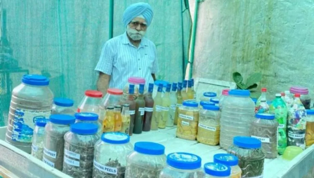 Rajinder Makes compost at home 