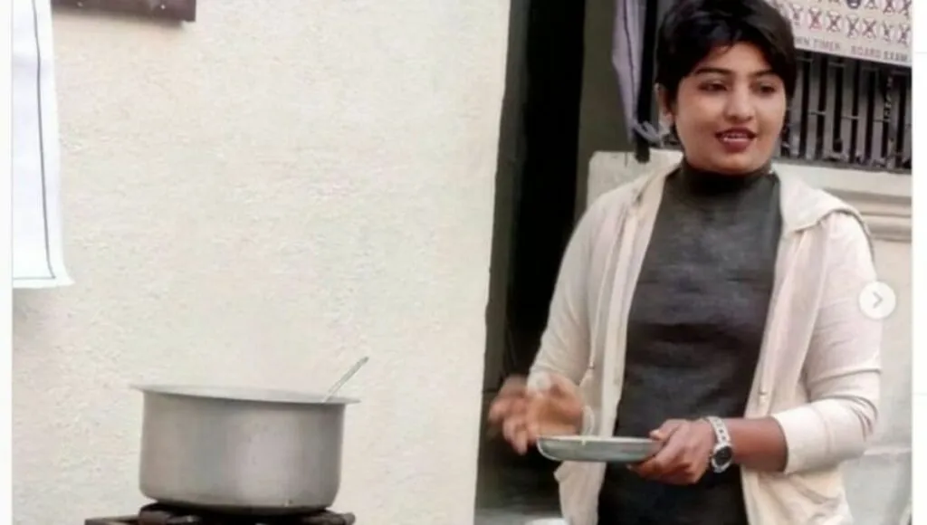 Chai Thela By Rajkot Girl Nisha Hussain