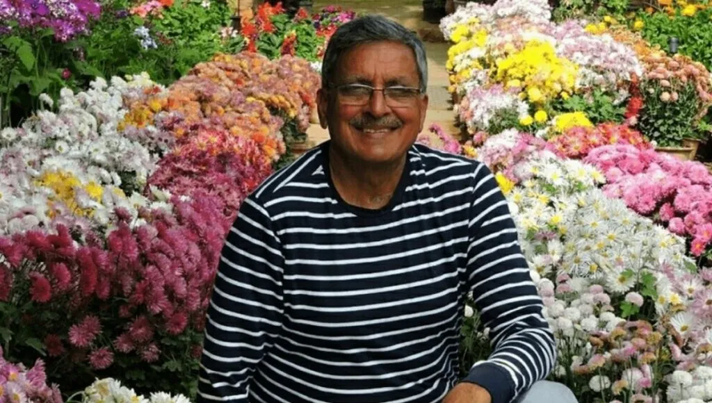 Ravindra Kabra giving tips to grow mogra