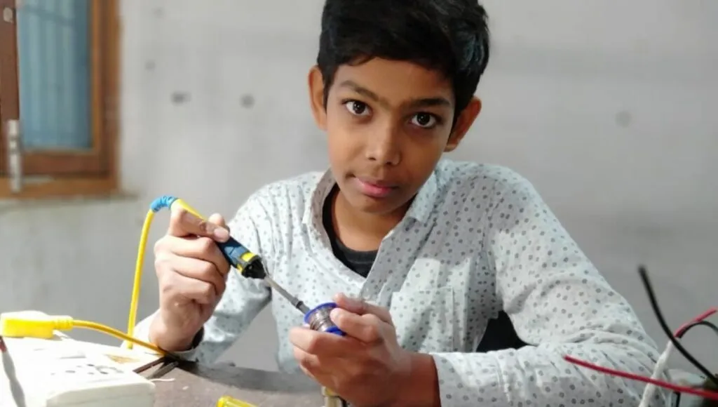 LED Bulb Business By Amar Prajapati In Uttar Pradesh