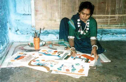 Durga Bai making pictures