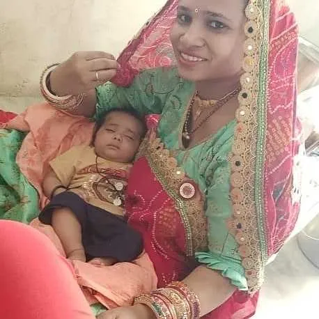 Dr Rupa Yadav with her daughter