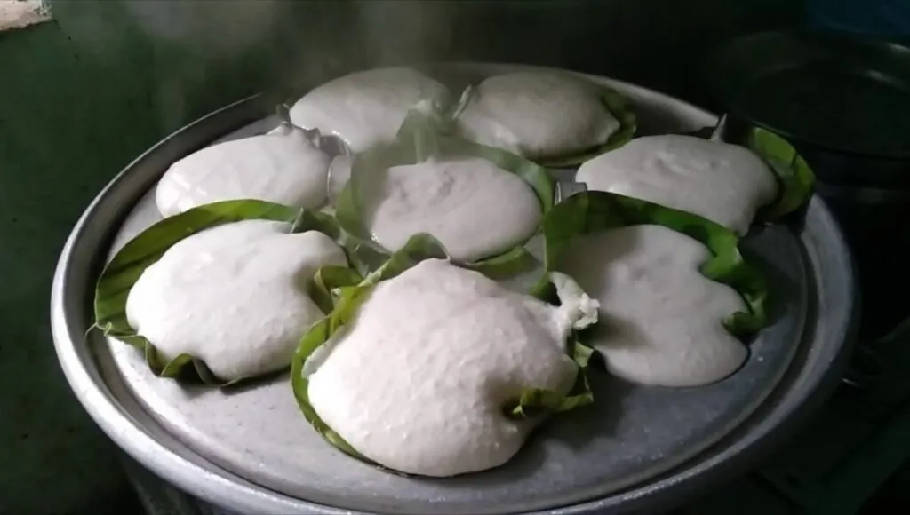 Idly cooked in banana leaves 
