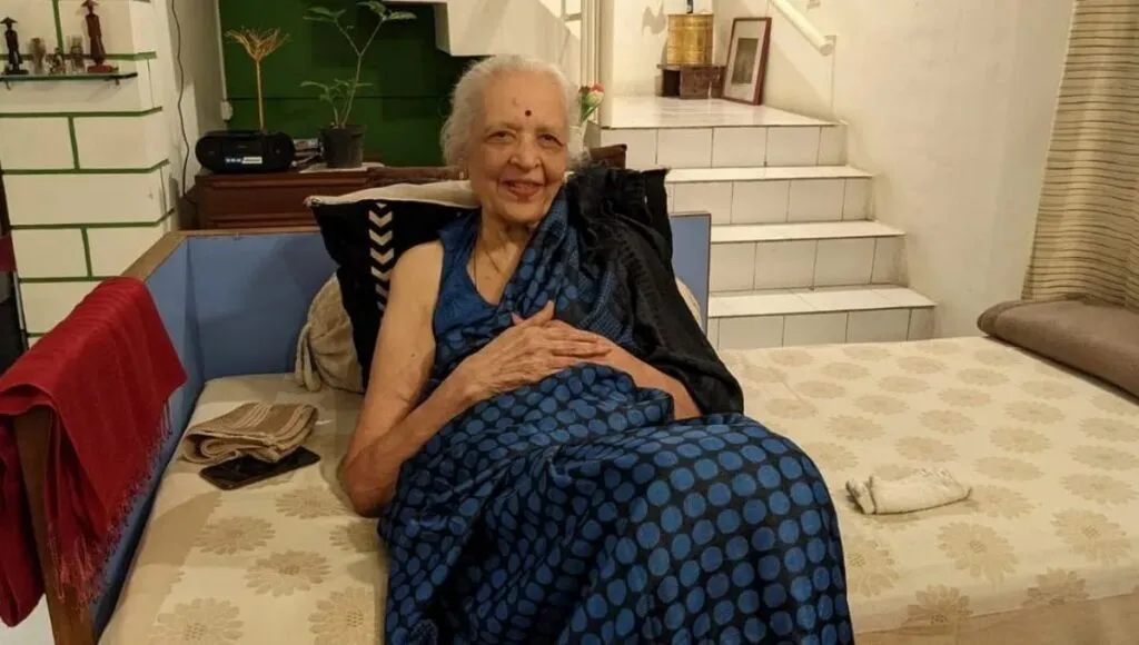 nagmani aunty doing a business of herbal hair oil 