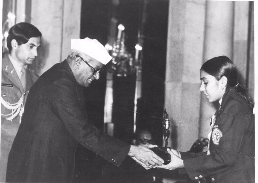 Ami Ghia receiving the Arjuna Award from the then President Neelam Sanjiva Reddy in 1976.<br />
