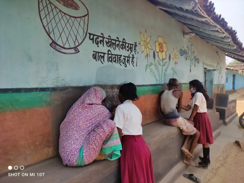 Kids Teaching their grandparents in Dumarthar Village, Jharkhand 