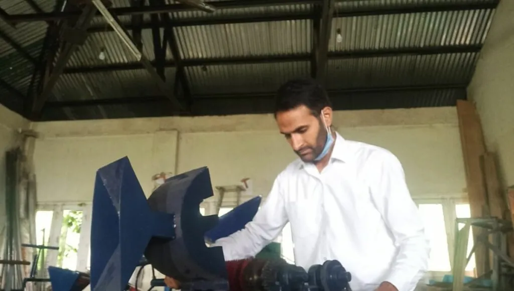 Dr. Muzamil with his innovation 