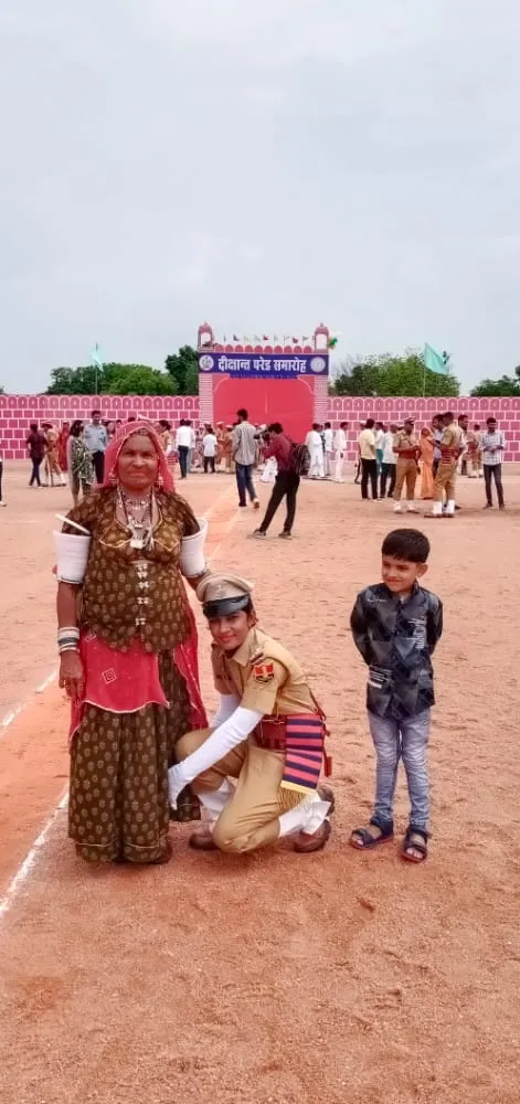 SI Laxmi with mother and her son