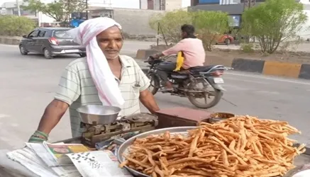 The father of IAS Dipesh Kumari is still working hard daily. 