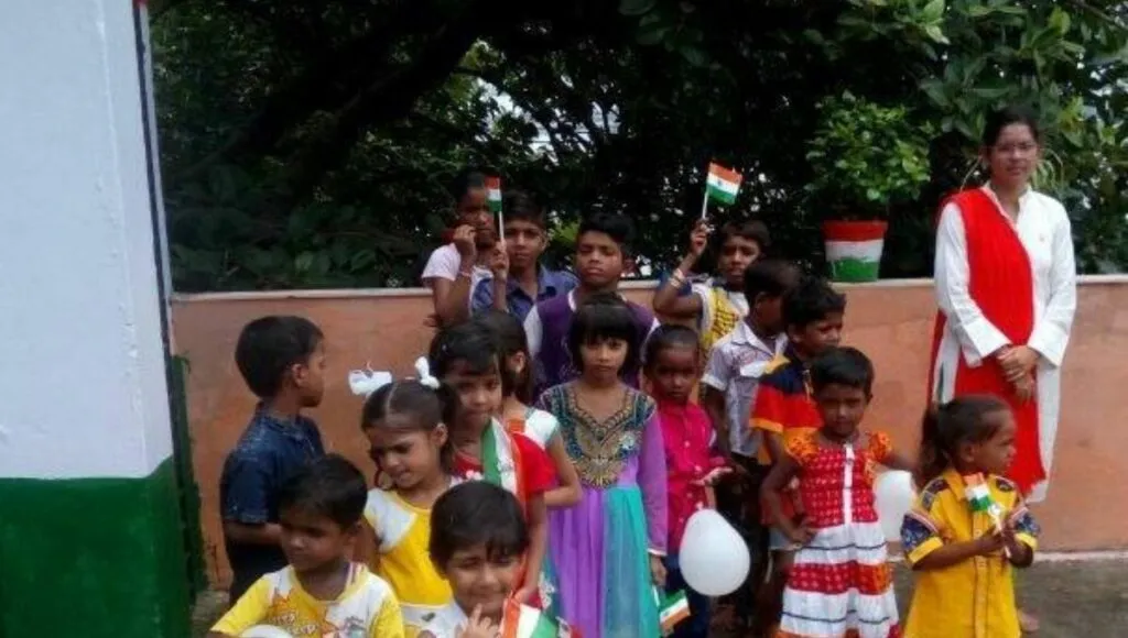 Geeta Raut With Kids 